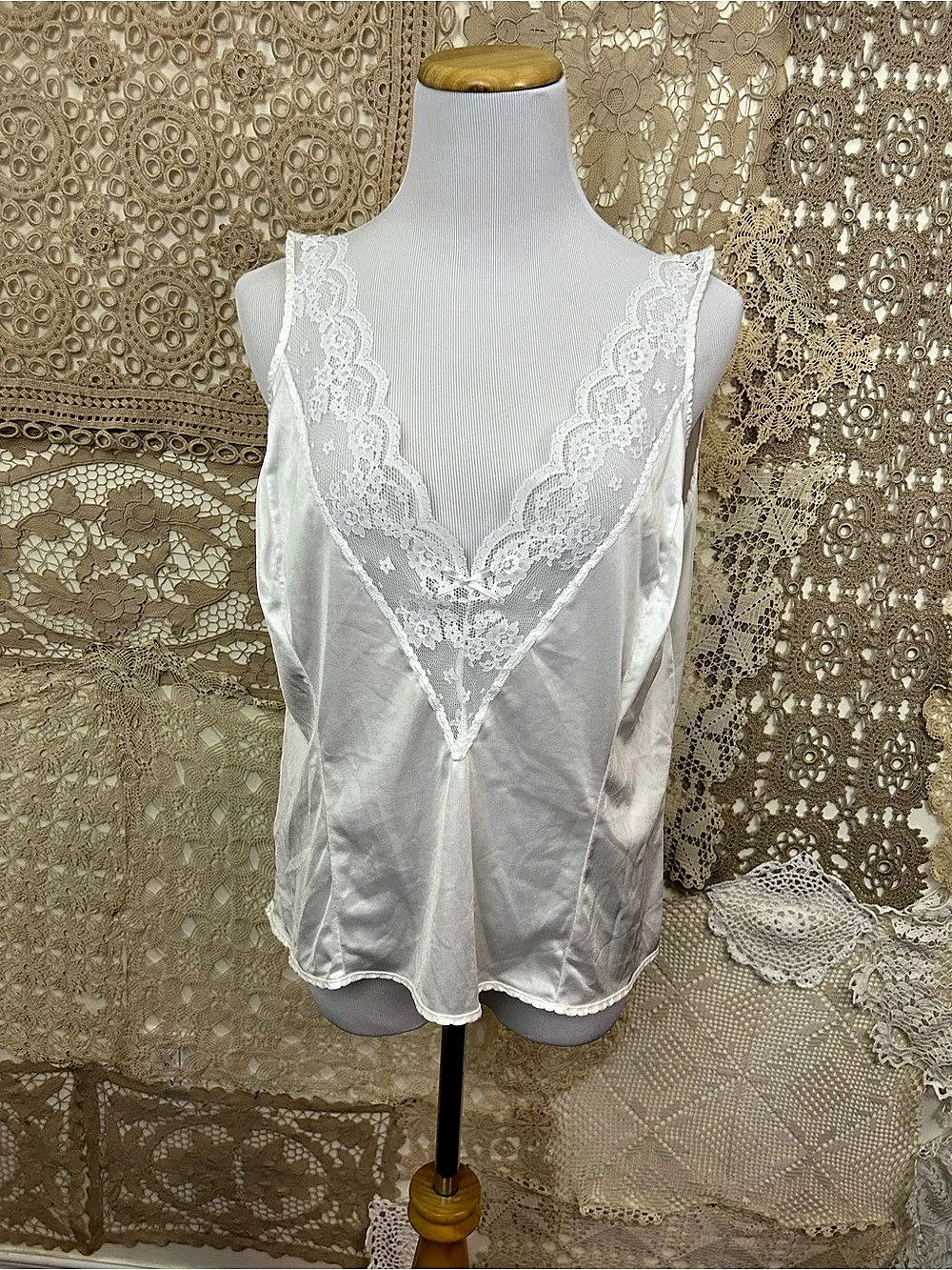 Vintage Liz Moody Lace Trim Chemise White - Large Chemise Lace